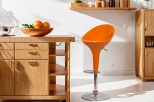 Bar-de-bucatarie-modern-cu-lemn-si-scaune-elegante